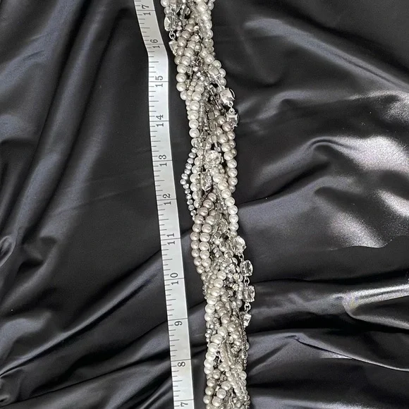 Stunning Pearl And Rhinestone Necklace - Picture 6 of 6